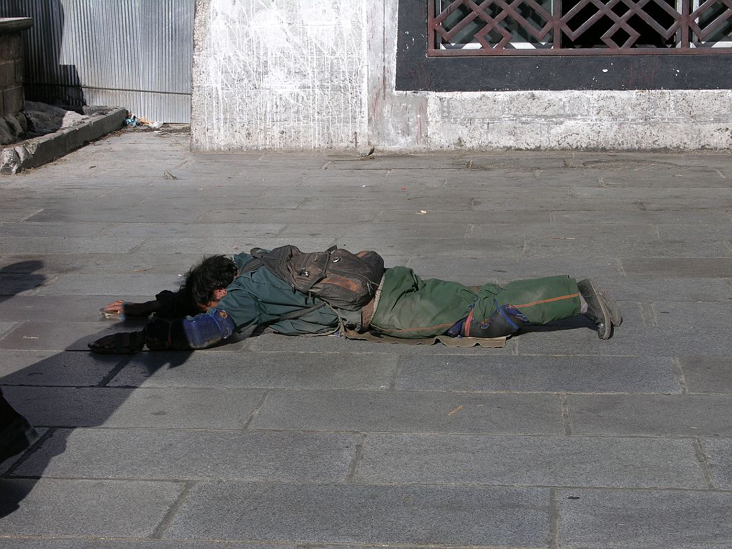 Tibet Lhasa 02 05 Jokhang Outside Prostrator